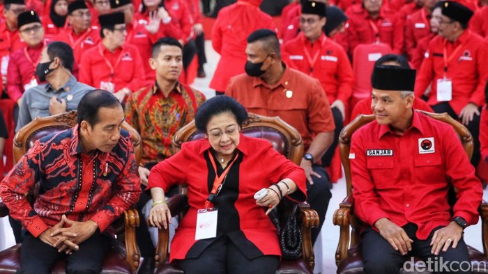 Foto Presiden Jokowi, Megawati Soekarnoputri dan ganjar Pranowo di Pembukaan Rakernas III PDI Perjuangan, Selasa, 6/6/2023 (Rifkianto Nugroho/detikcom)