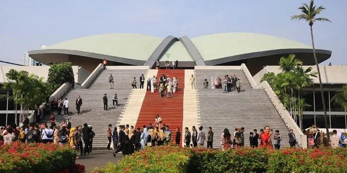 suasana-gedung-dpr-jelang-pelantikan-anggota-parlemen_169