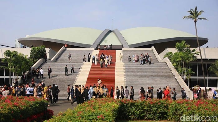 suasana-gedung-dpr-jelang-pelantikan-anggota-parlemen_169